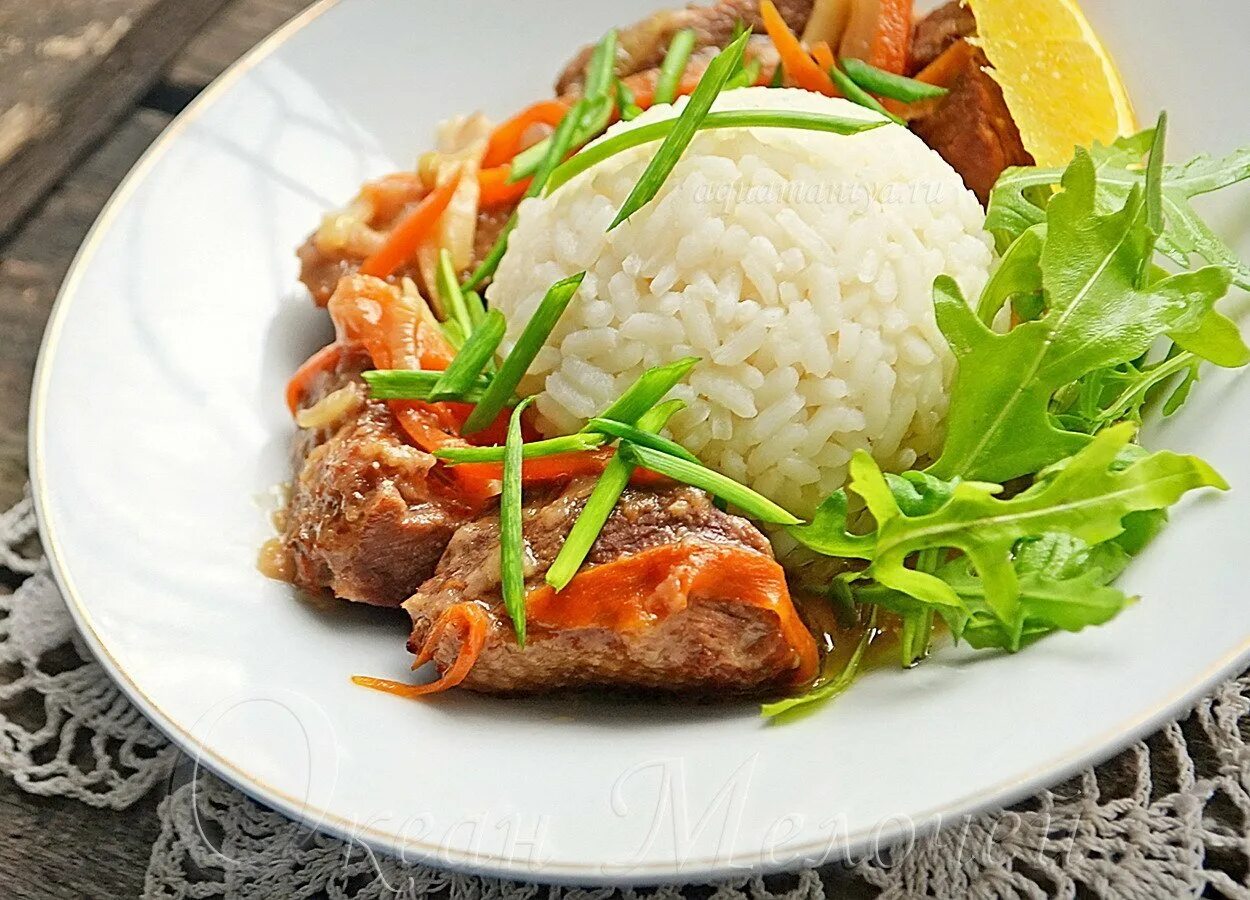 Meat rice. Ганфан гарнир рис. Свинина с рисом. Рис с мясом. Гарнир к свинине.