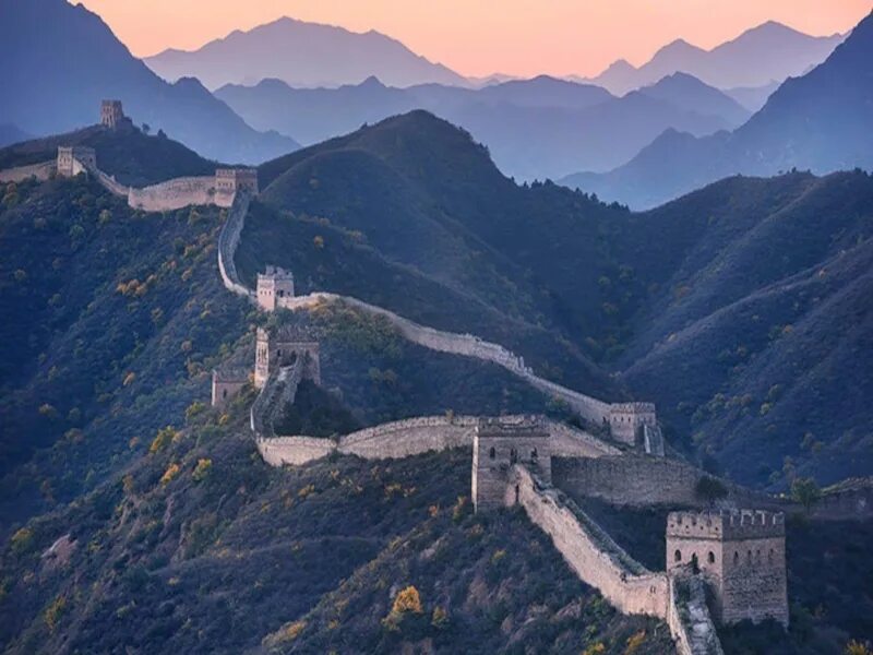 Сколько километров великая китайская. Великая китайская стена (Северный Китай). Великая китайская стена фортификационные сооружения Китая. Великая китайская стена в разрезе. Великая китайская стена ширина и высота.