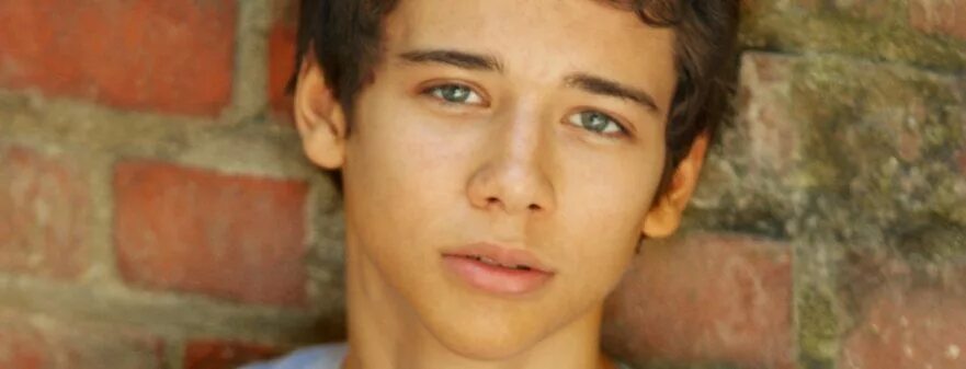 Юрайа шелтон 13 причин. Юрайа шелтон. Юрайа шелтон. Uriah shelton. Юрайа шелтон рост.