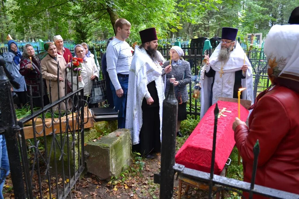 Подслушано людиново тудей контакты. Людиново Калужская область. Батюшка Людиново. Ангел, Людиново. Людиново кладбище.