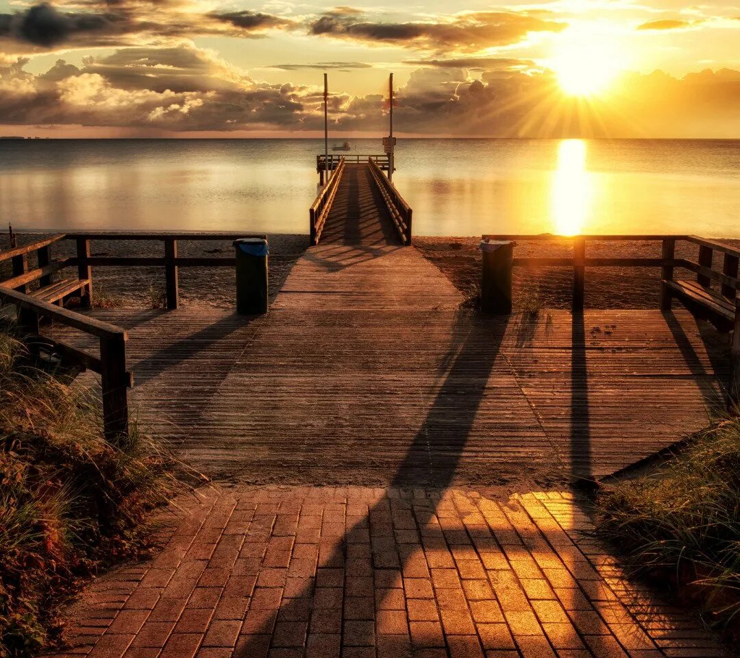 Причалы гавани порта александрии. Пристань для катера. Пристань. Пристань и причал. Причал для катера.