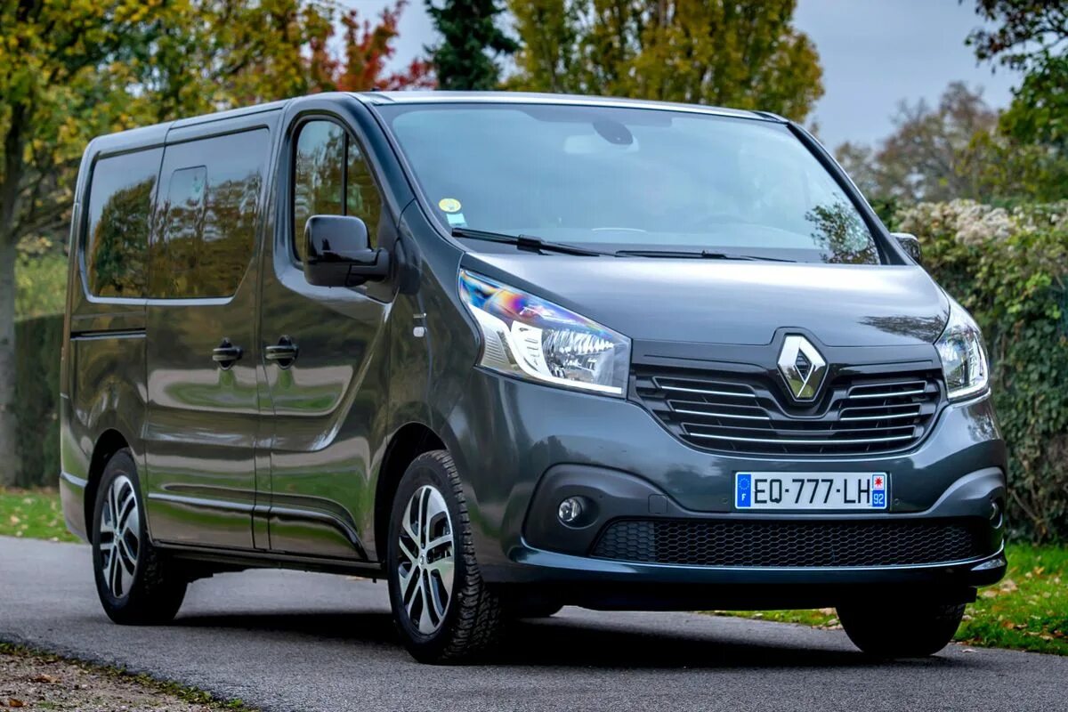 Трафик купить россии. Renault Trafic SPACECLASS 2021. Минивэн Рено трафик 2020. Рено трафик 2017. Renault Trafic SPACECLASS 2020.