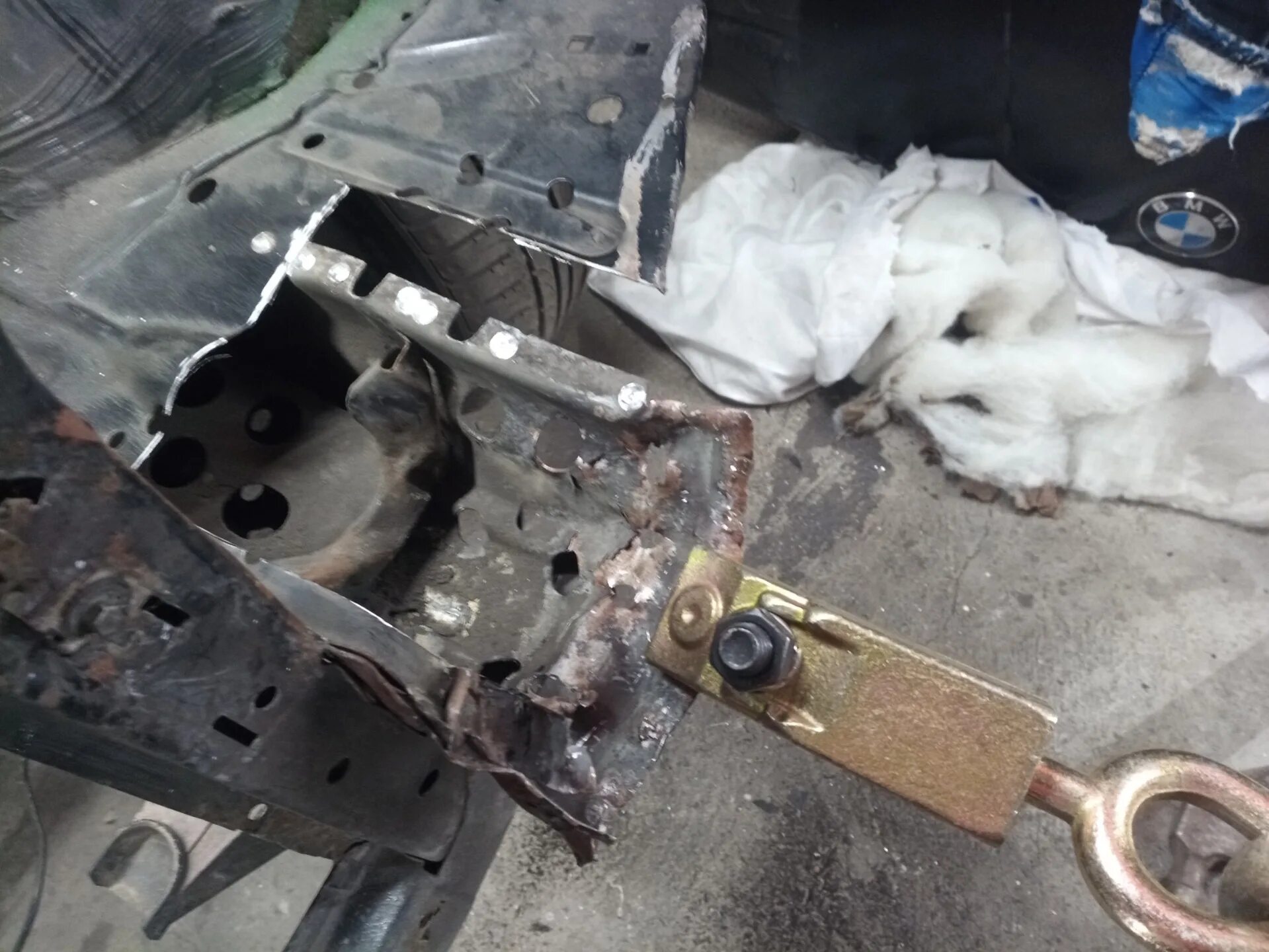 Выпрямить лонжерон ваз 2114. Инструмент для вытягивания переднего лонжерона. Вытянутый лонжерон. Bmw вытягивание лонжерона. Лонжерон ваз 2107.