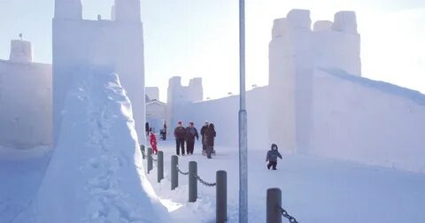Яркое солнце рушит последние снежные крепости