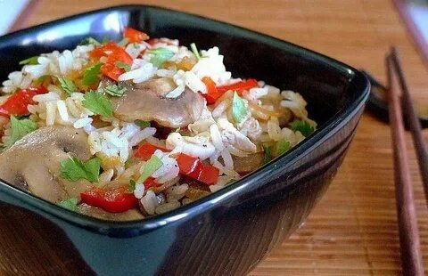 Китайский рис с курицей и овощами