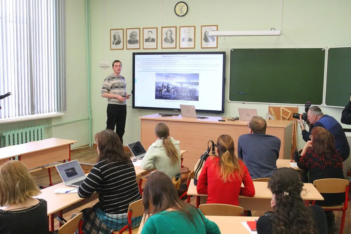 Мэш регистрация учителя. Московская экономическая школа МЭШ. МЭШ школа Зайцево. Московская экономическая школа преподаватели. Школа Московская экономическая школа.