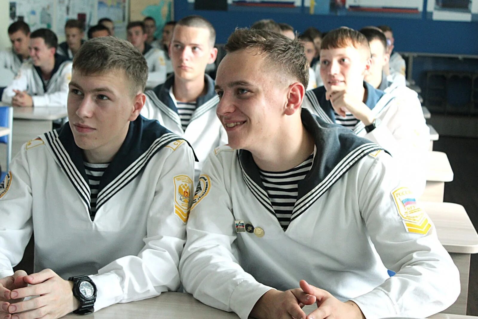 Курсант гражданского училища. Курсанты военно морского училища. курсант мореходного училища. форма курсанта морского училища.