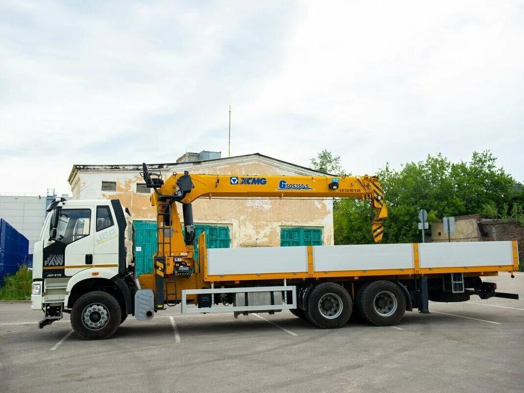 Бортовой с кму 538948. Xcmg 350 5. Qay 200. Faw 3250 с кму. Кму xcmg sqs68-4.