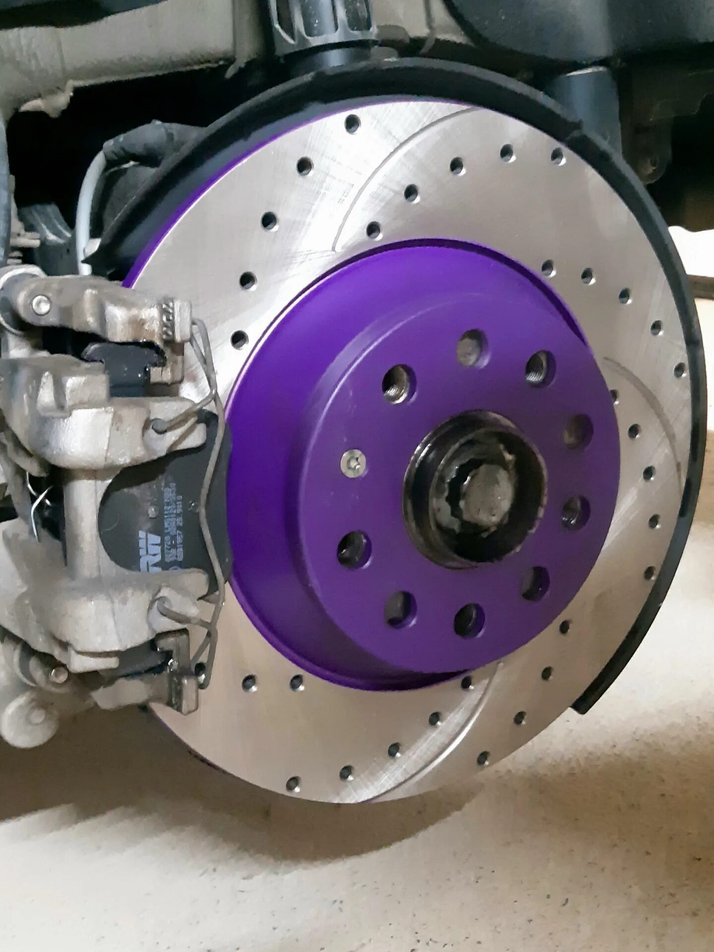 Замена задних колодок тигуан 2. Колодки задние тигуан 2012. Замена задних колодок тигуан 2. Замена задних колодок пассат сс. Замена задних колодок тигуан 2.