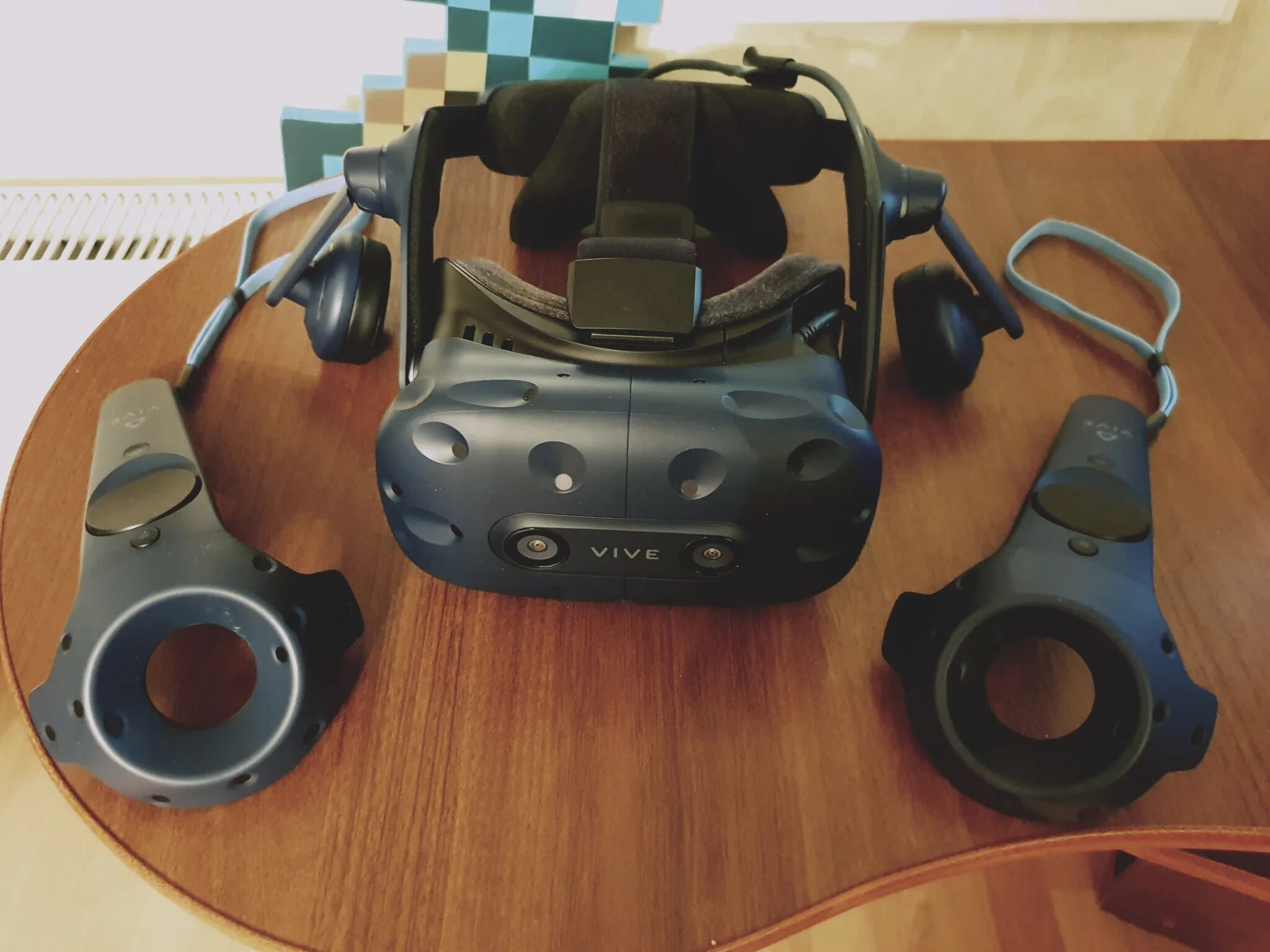 Система виртуальной реальности htc vive. Htc vive pro 1.0. очки виртуальной реальности htc vive pro full kit (99hanw006-00). htc vive pro full kit 2.0. vr vive pro шлем.