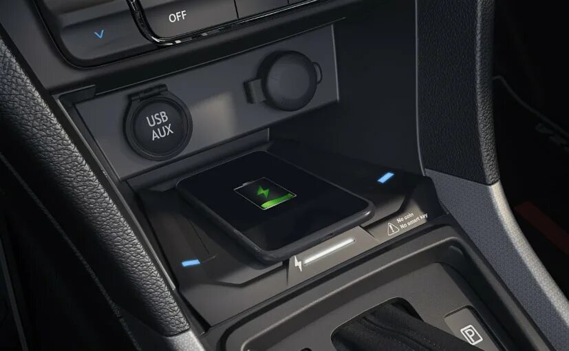 Suzuki sx4 беспроводная зарядка. Беспроводная зарядка гольф 7. Suzuki Vitara 2016 Wireless Charger. Встраиваемая беспроводная зарядка.