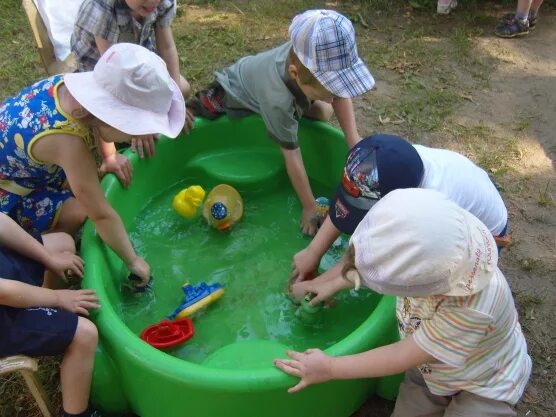 Игры с водой цель. Летние развлечения в детском саду. Развлечение для детей в детском саду. Летние развлечения для детей в детском саду. Развлечения летом в детском саду.