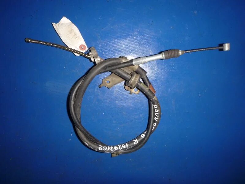 Toyota 4641042051. Тросик ручника на рав 4 3 поколения. 4642042141 фото. Тросы ручника рав 4. Троса ручника рав 4 2007.