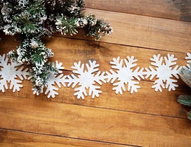 Снежинка из фетра. Гирлянда растяжка снежинки. Гирлянда из снежинок для фотосессии. Растяжка "снежинка". Гирлянда феникс презент.