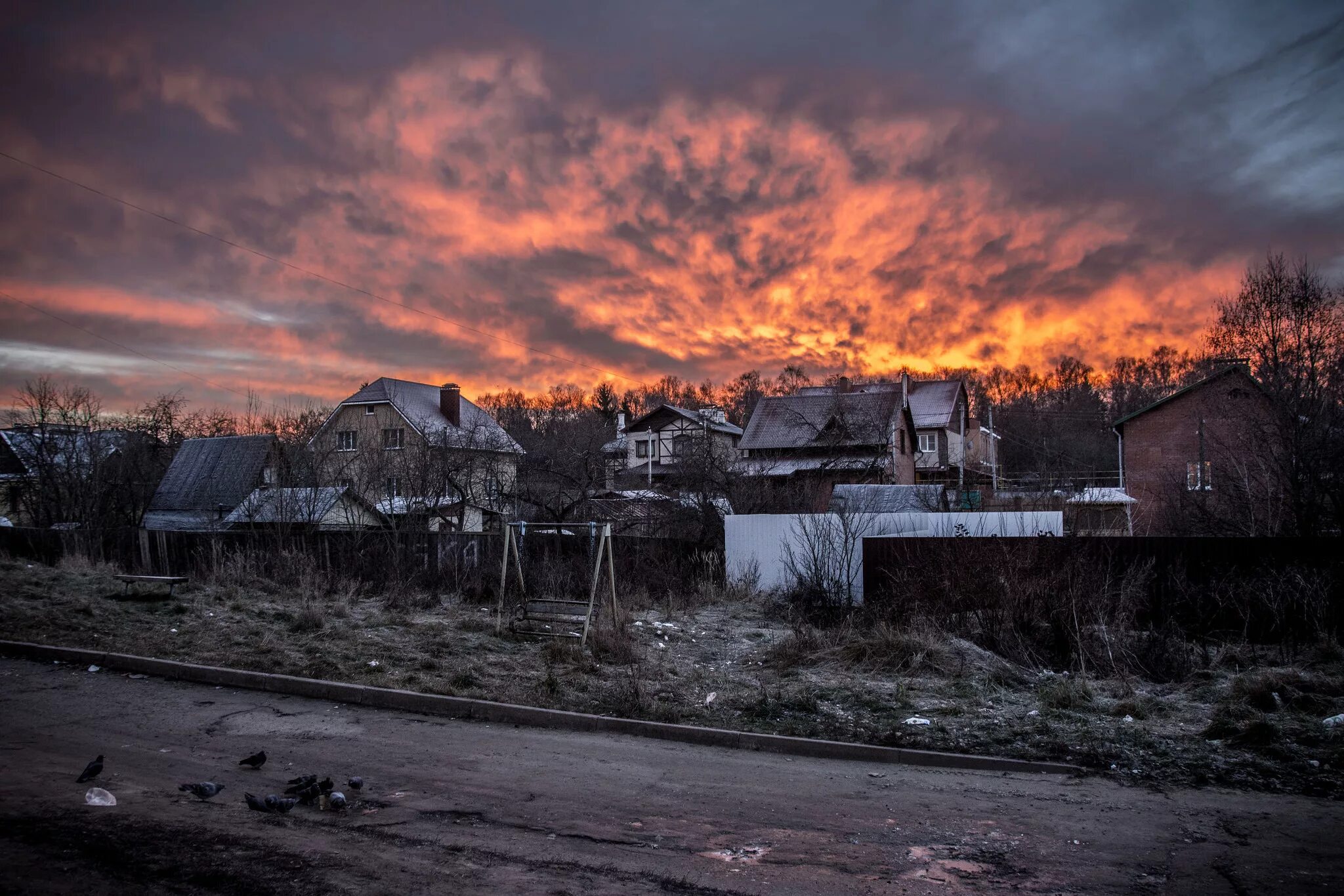 Окраина города. Мрачный провинциальный город. Окраины городов России. Постсоветские пейзажи. Дом у дороги 2024 песни