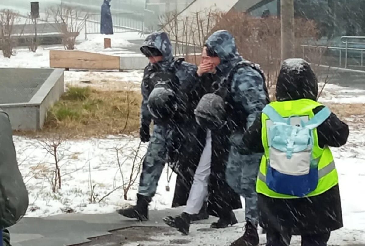 Новости сегодня 2 апреля. Митинги в Москве 2022. Несогласованный митинг в Москве.