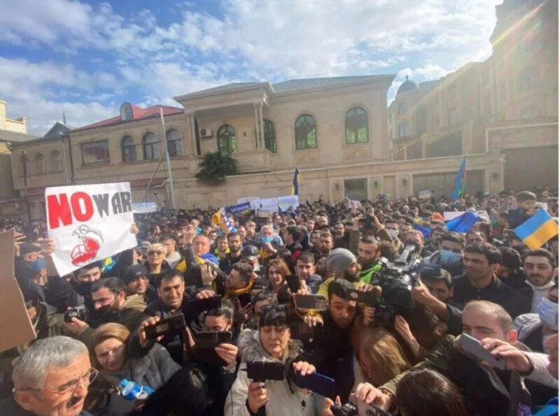 Азербайджан поддержал россию. Массовый митинг. Митинги в Азербайджане. Азербайджанские митинги в поддержку Украины. Митинги в Киеве сейчас.