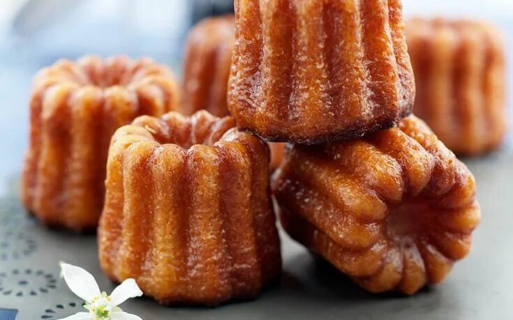 Kleine Kuchen mit Vanille und Rum (Cannellé) Rezept Kleiner kuchen, Kuchen, Lebe