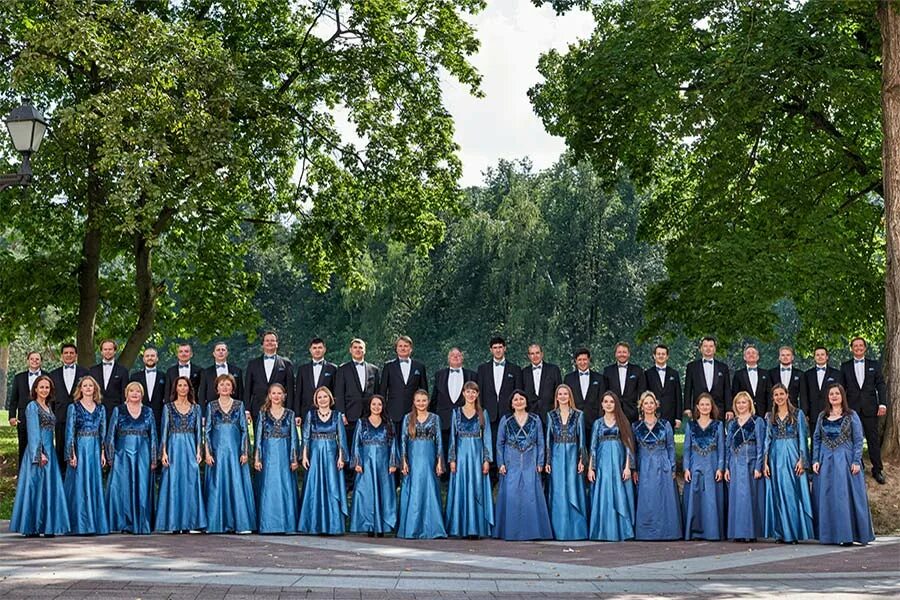 Московский государственный академический хор. Московский государственный камерный хор Минина. Фотосессия камерного хора на природе.