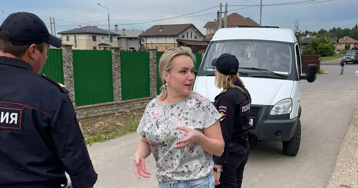Девушку задержала полиция. Девушку задержала полиция