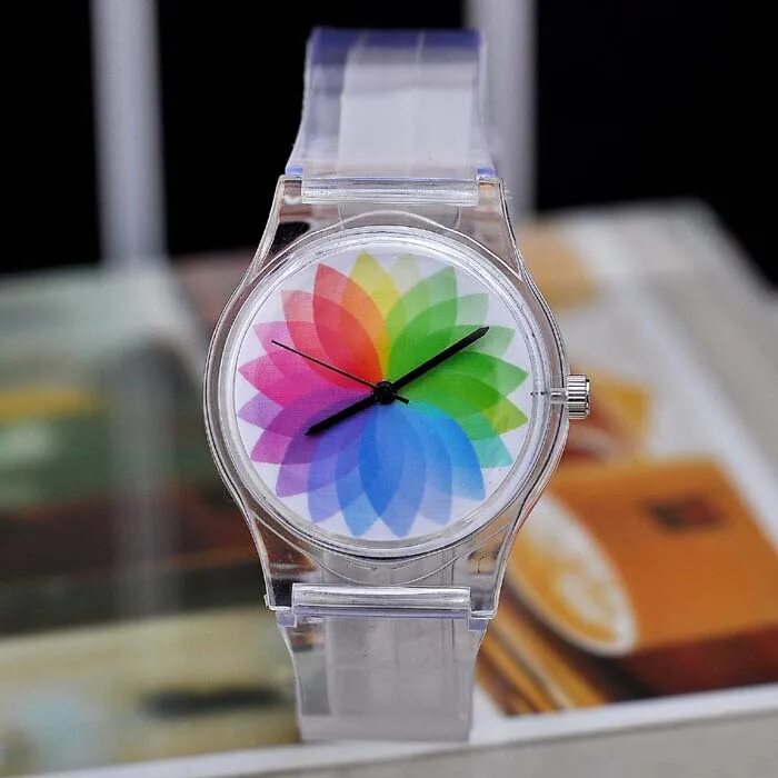 Купить пластиковые часы. Пластмассовые женские часы. Пластиковые прозрачные часы. Женские часы с циферблатом из цветных камней. Часы женские силиконовые прозрачные водостойкие.
