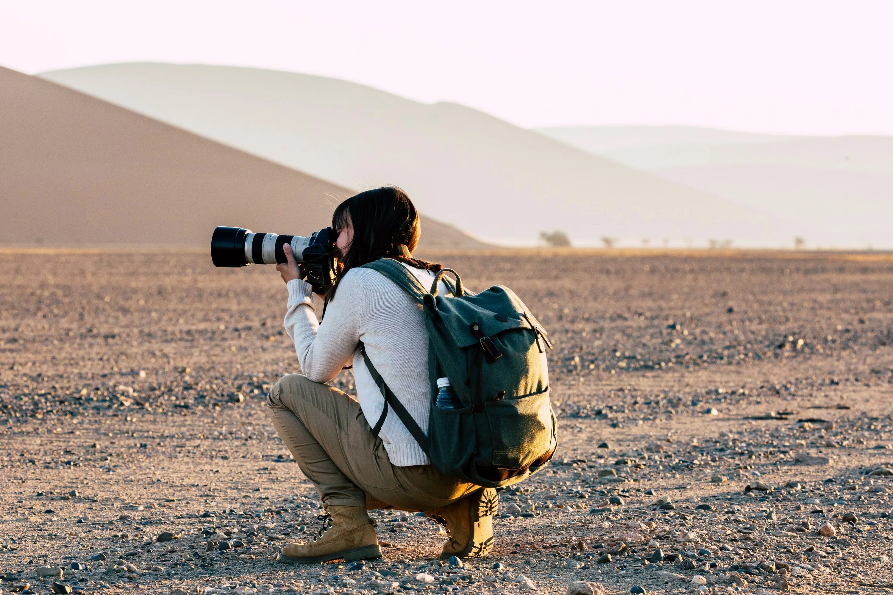 It can take photographs