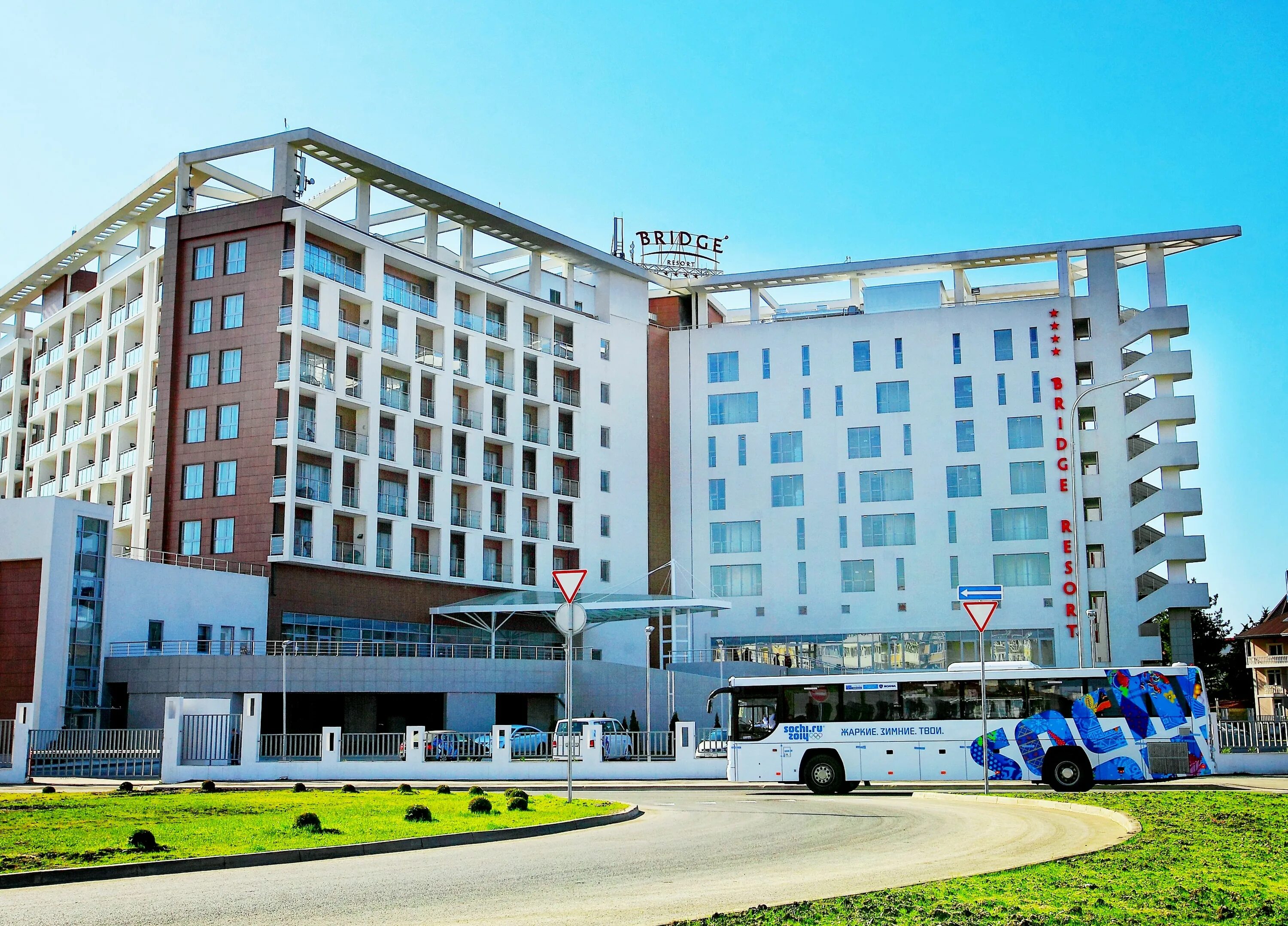 Гостиничный комплекс bridge resort 4*. Сочи отель бридж резорт 4. Гостиничный комплекс бридж резорт сочи. Отель бридж резорт сочи. Отель bridge resort 4 адлер.