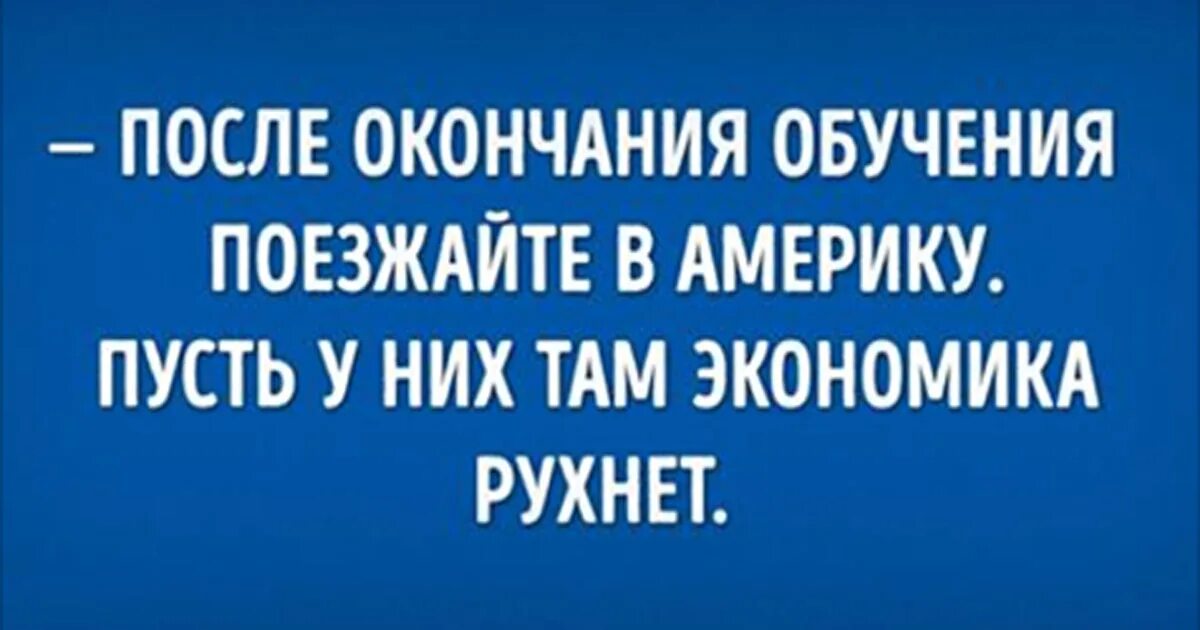 Переезд студента с книжками. Уехать за границу. Девушка на вокзале. Студенческий переезд. Человек идет с чемоданом.