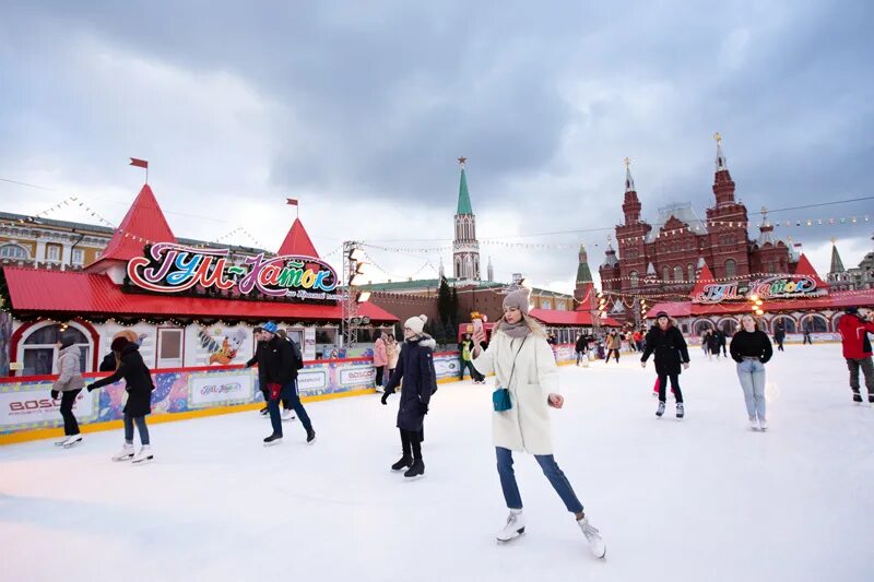 Каток на московской площади кемерово. Каток на красной площади 2022. Каток на площади революции 2022. Каток в Москве на красной площади 2022. Каток площадь революции московские сезоны.