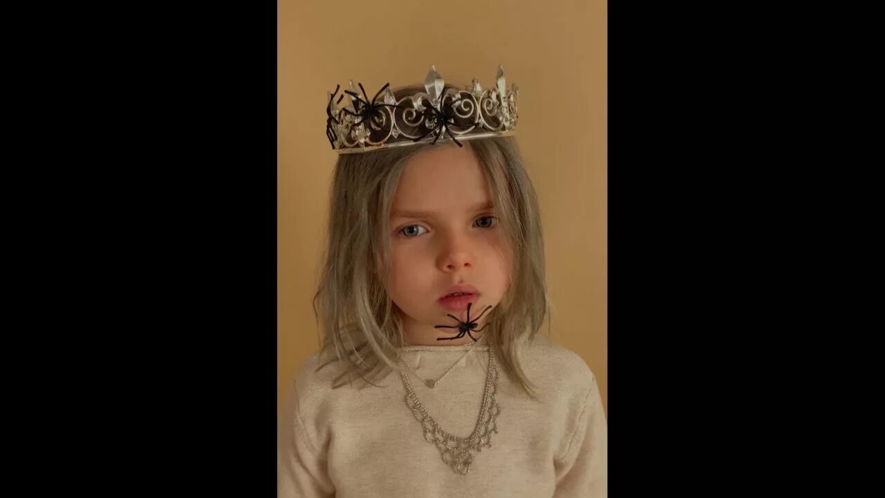 You should me in crown. Billie elish crown. билли айлиш в короне. билли айлиш you should see me in a crown. you should see me in a crown билли айлиш паук.