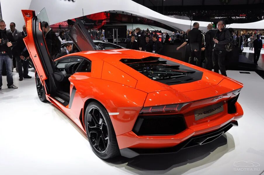 Сколько стоит большое то. Lamborghini Aventador lp700-4 2011. Ламборджини Авендатор. Lamborghini Aventador lp700-4 красный. Новый Ламборджини авентадор.