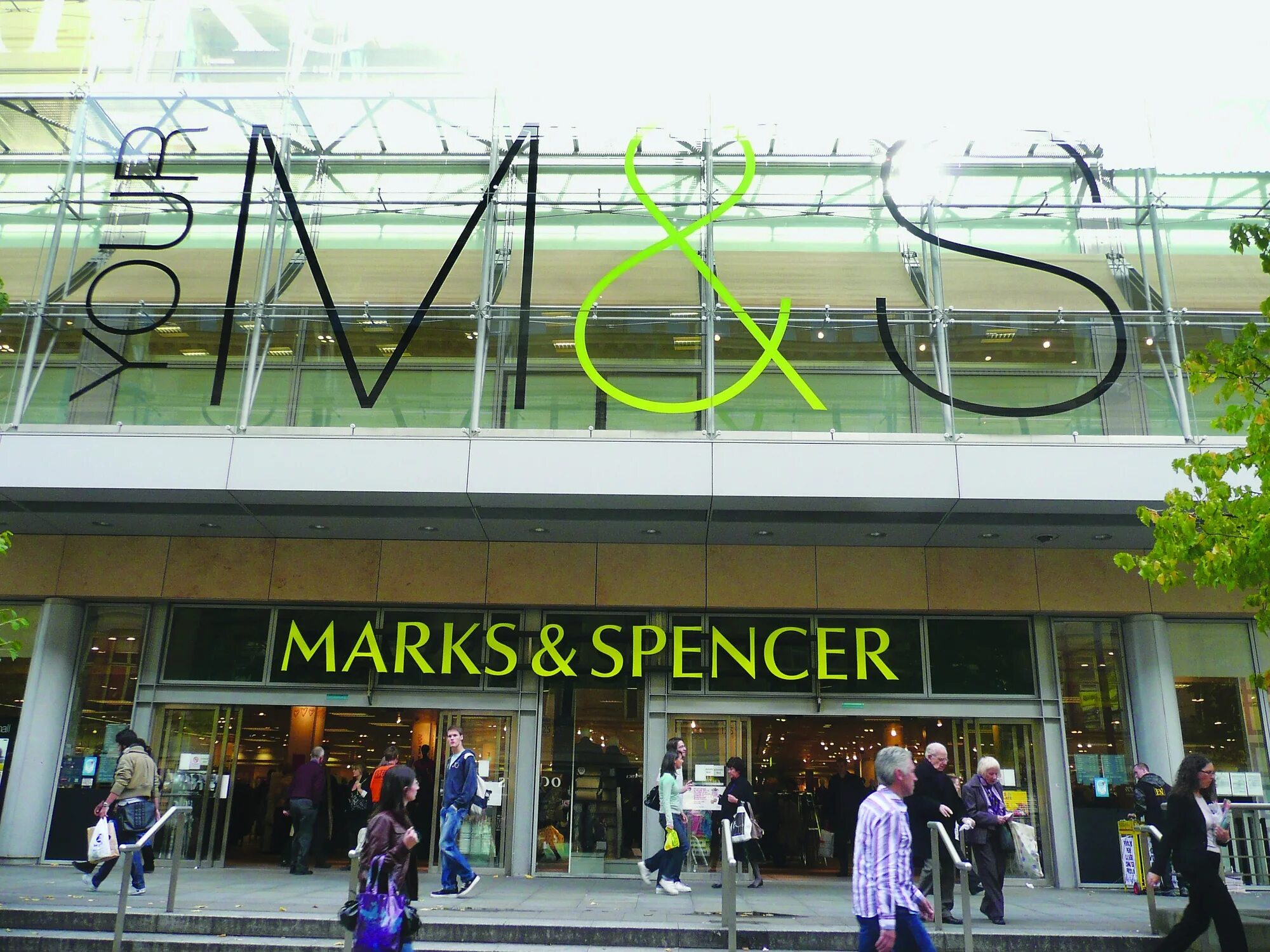 Магазин marks spencer. Магазин Marks & Spencer в Англии. Marks and Spencer магазины в Москве. Сайт магазина Маркс энд Спенсер. Маркс энд Спенсер Лондон.