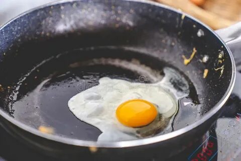 Как поджарить яйцо