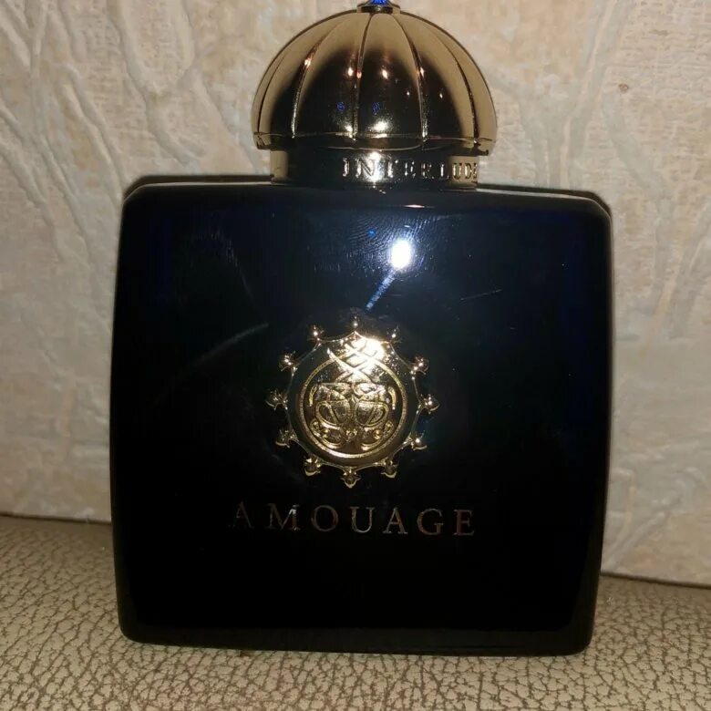 Amouage Interlude костёр. Dia Amouage в металлическом флаконе из золота. Флакон Амуаж в женской руке на аватарку. Amouage interlude woman