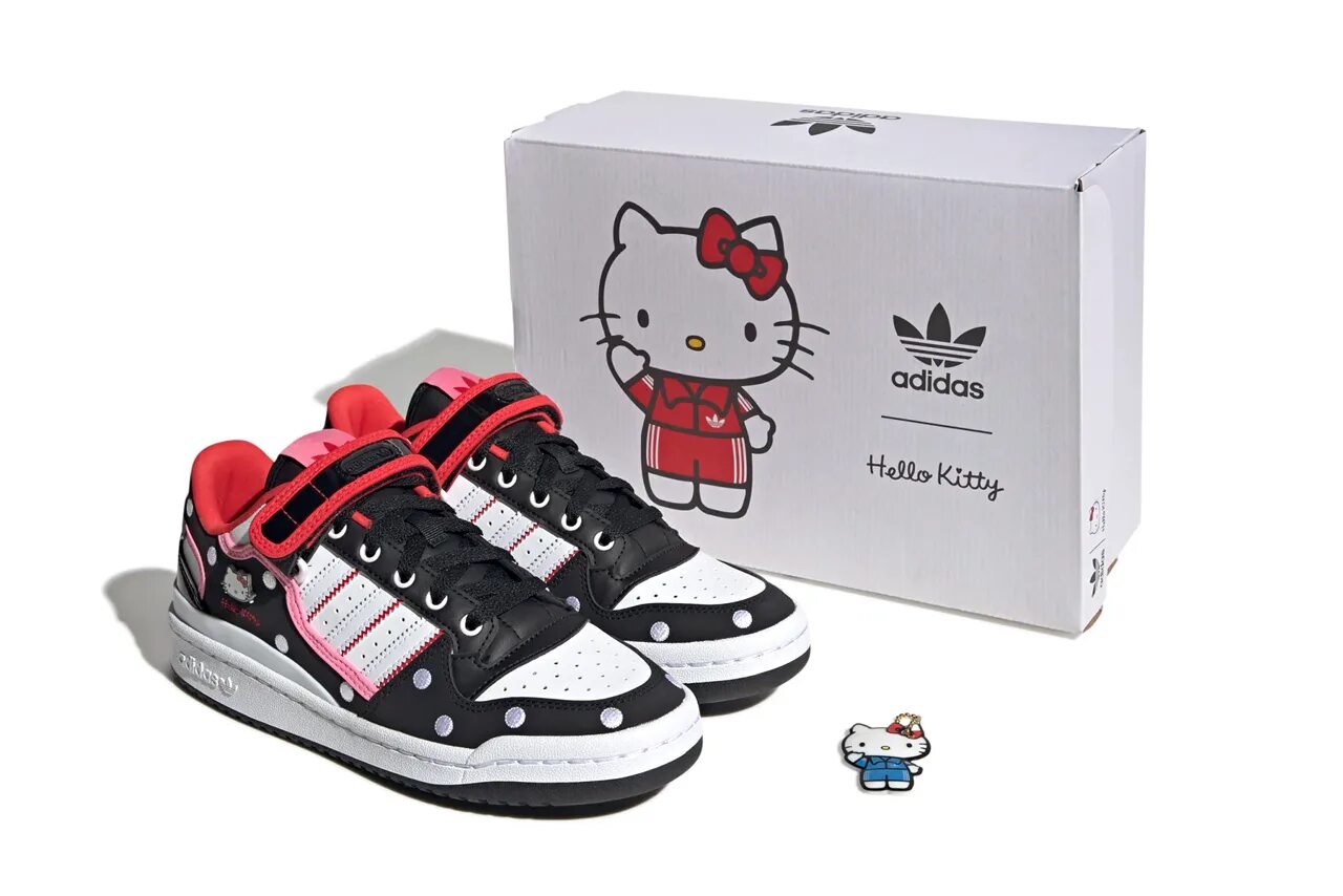 Adidas hello. Адидас кроссовки Хелло Китти. Кеды адидас Хеллоу Китти. Adidas hello Kitty кроссовки. Хелло Китти в адидасе.