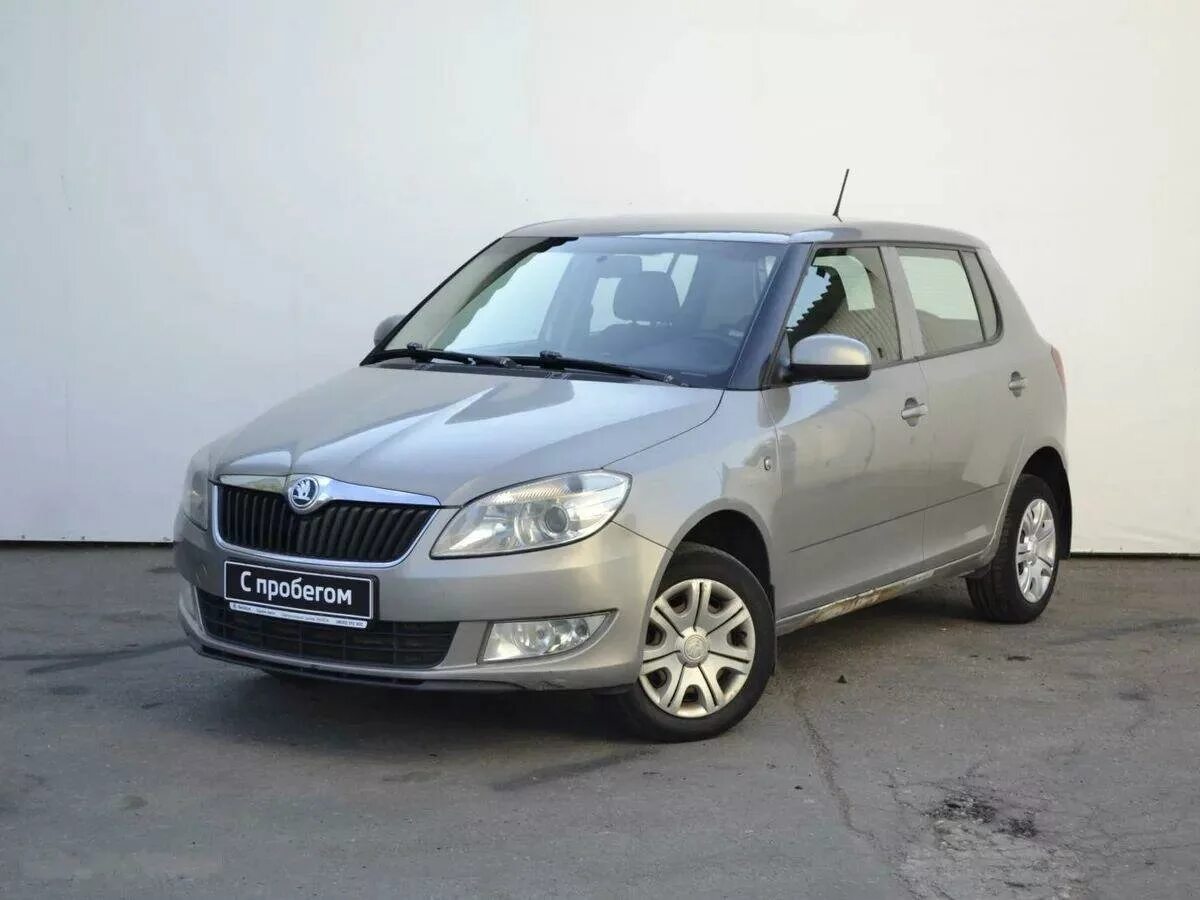 Шкода Фабия 2 хэтчбек. Шкода Фабия 2013. Шкода Фабия 2008 серая. Skoda Fabia 1.2 МТ, 2013,. Авито купить шкода фабия с пробегом