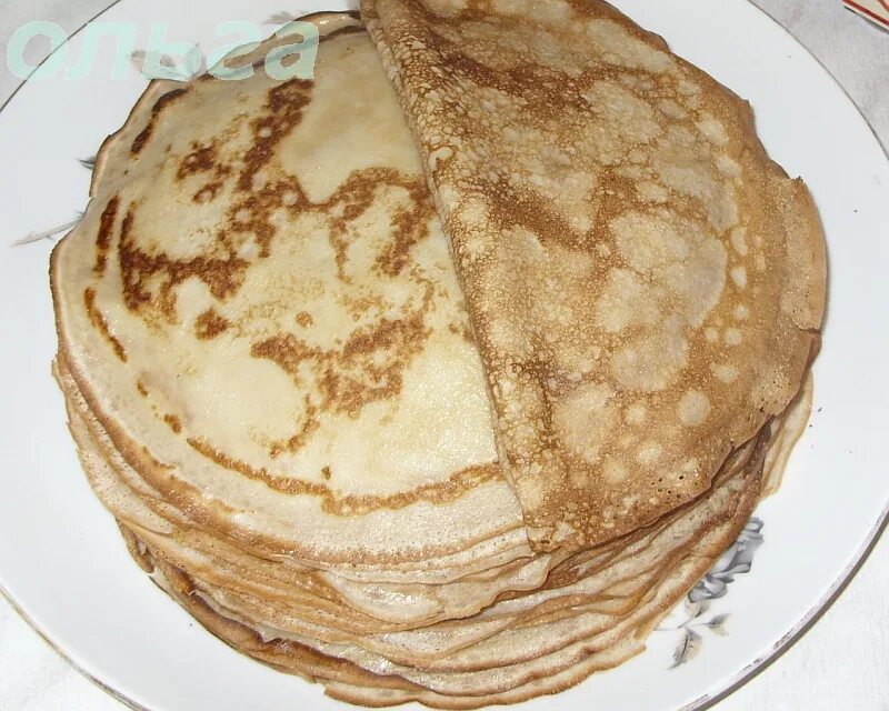 Блины с куркумой. Блины с маслом. Блины на молоке. Блины с маслом. Блины с маслом сливочным.