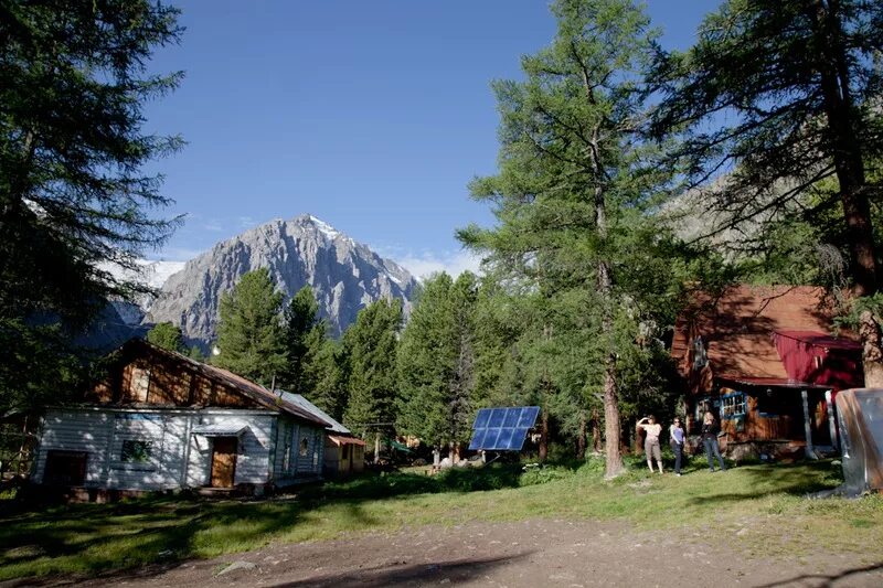 Базовый лагерь актру. Безенги альплагерь. Альп лагерь. Альп лагерь. Альплагерь актру.