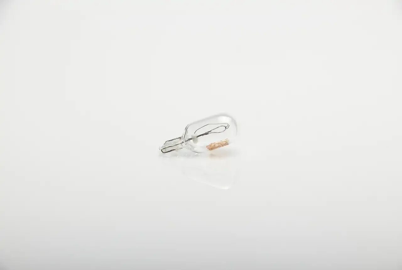 Контрольные лампы hyundai porter 2. Лампа 24v 3w hyundai hd65,72,78 комбинации приборов oe 94124-5h200. Хендай hd 78 лампа габаритная. Лампы хендай 78. Фонарь подсветки номерного знака hd78.