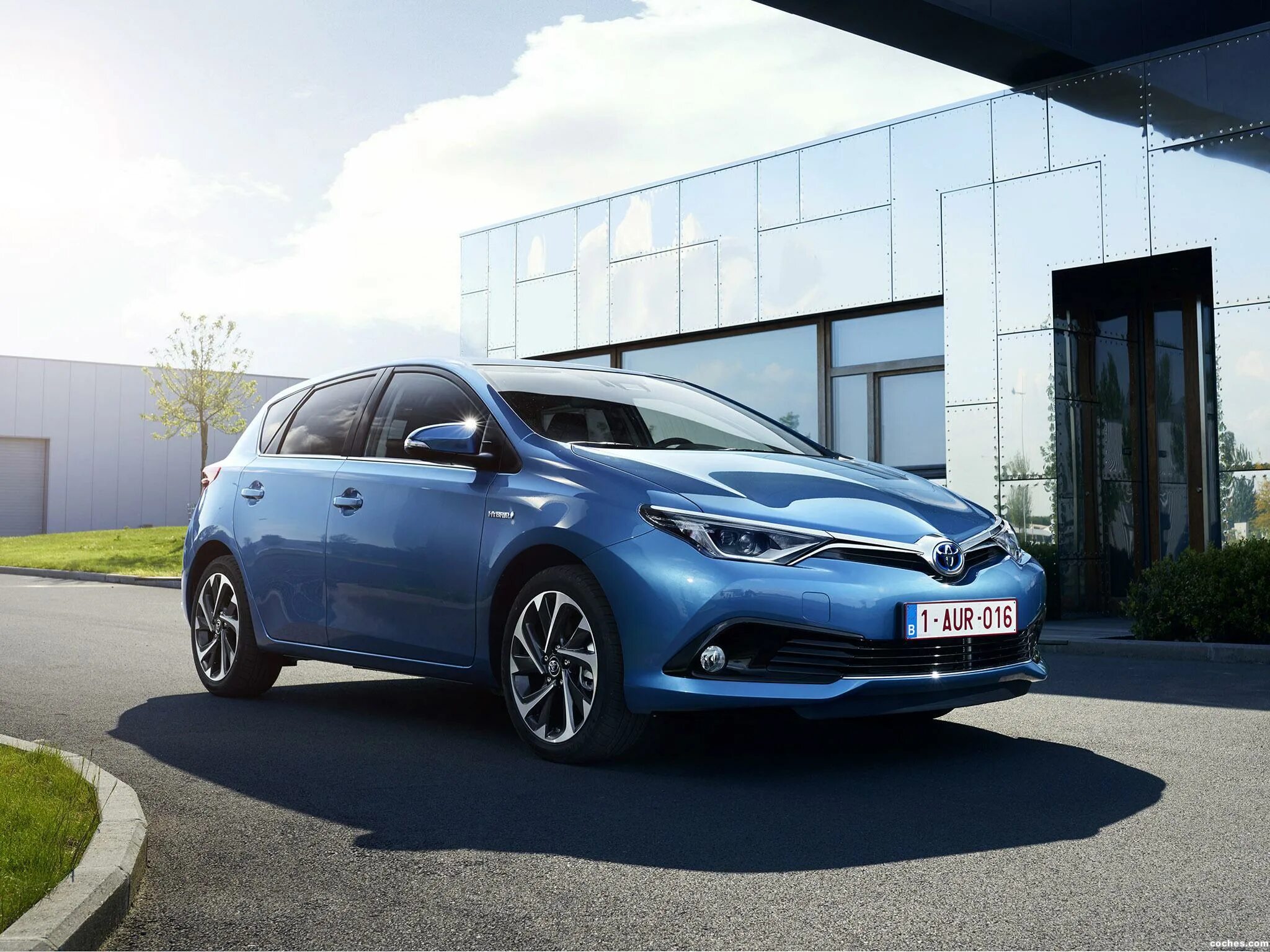 8 plug-in hybrid. Toyota prius hybrid 2012. Toyota yaris 2023. Тойота ярис краснодар. Тойота ярис гибрид.