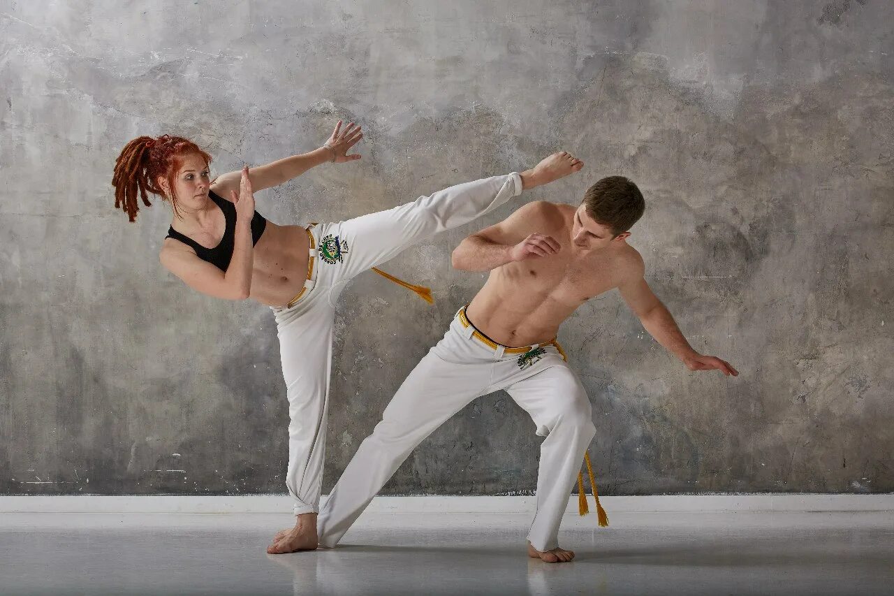 Бразилия капуэро. Капоэйра бразилия. Боевое искусство капуэро. Чизора капоэйра. Борьба капоэйра.