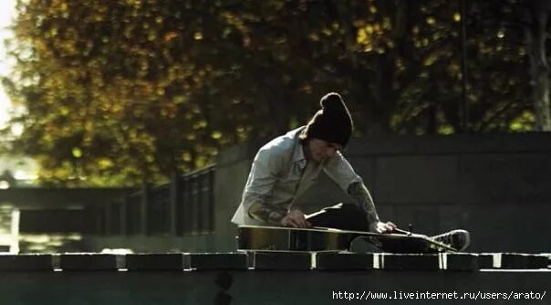 Frightened перевод. He scared. He scared. He scared. He scared.