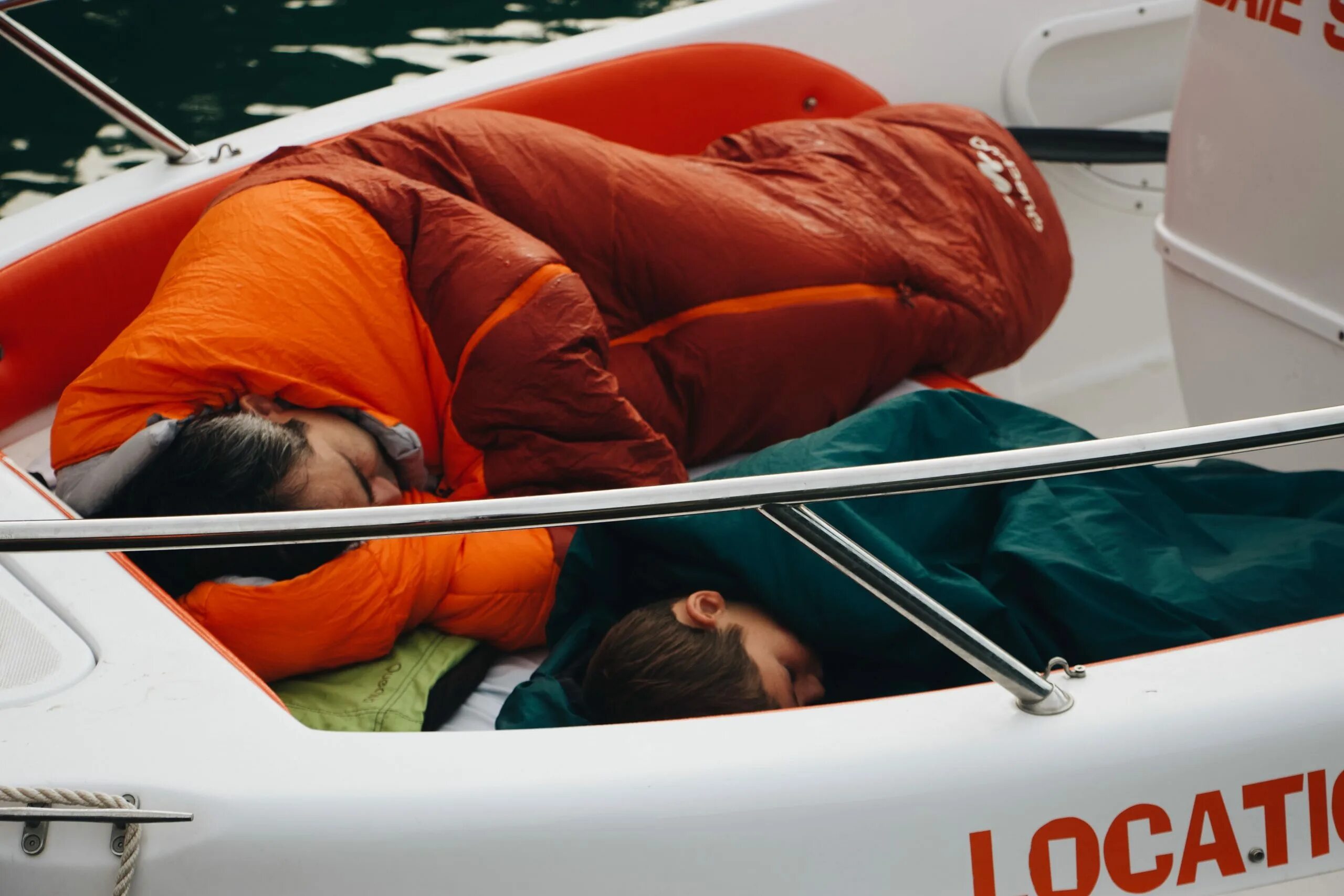 Sleep boat. Спать в лодке. sleeper boat. спать в яхте мягко.