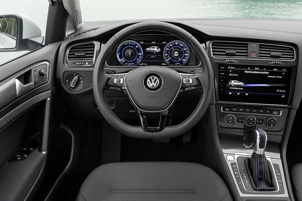 Vw amarok салон. Volkswagen beetle a5 внутри. Покажи салон фольксвагена. Покажи салон фольксвагена. Фольксваген гольф 2017 салон.