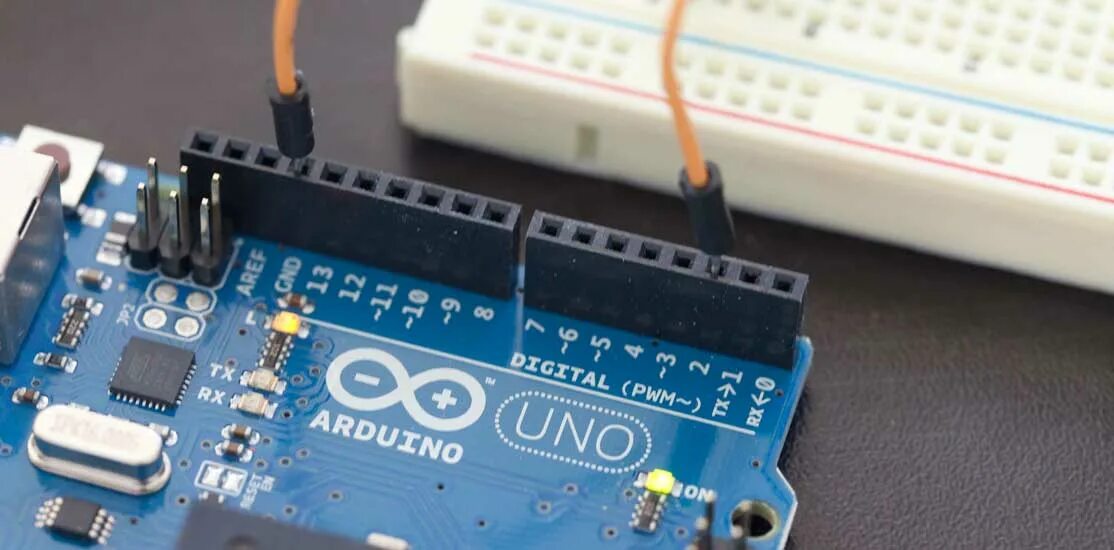 Attachinterrupt arduino. Arduino uno прерывания. Аппаратные прерывания в ардуино. Кнопка прерывание Arduino. Аппаратные прерывания ардуино уно.