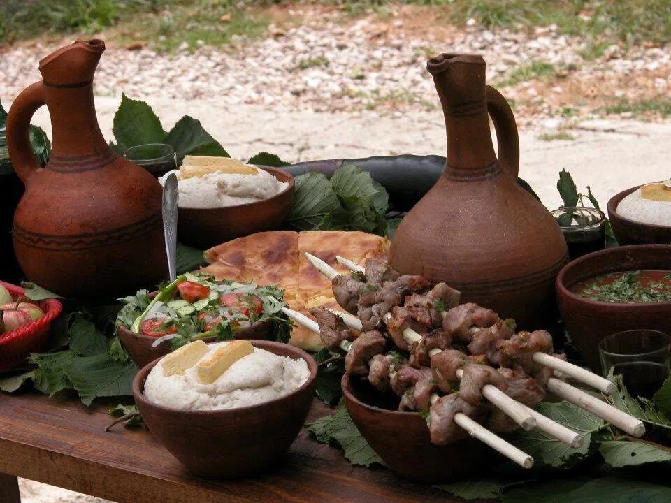 Национальная кухня Абхазии. Абхазские блюда национальные. Грузинский стол с едой. Традиционный грузинский стол.