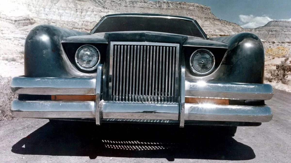 The car on the left is. Lincoln Continental Mark III 1971 the car. Lincoln Continental Mark 3 the car 1977.