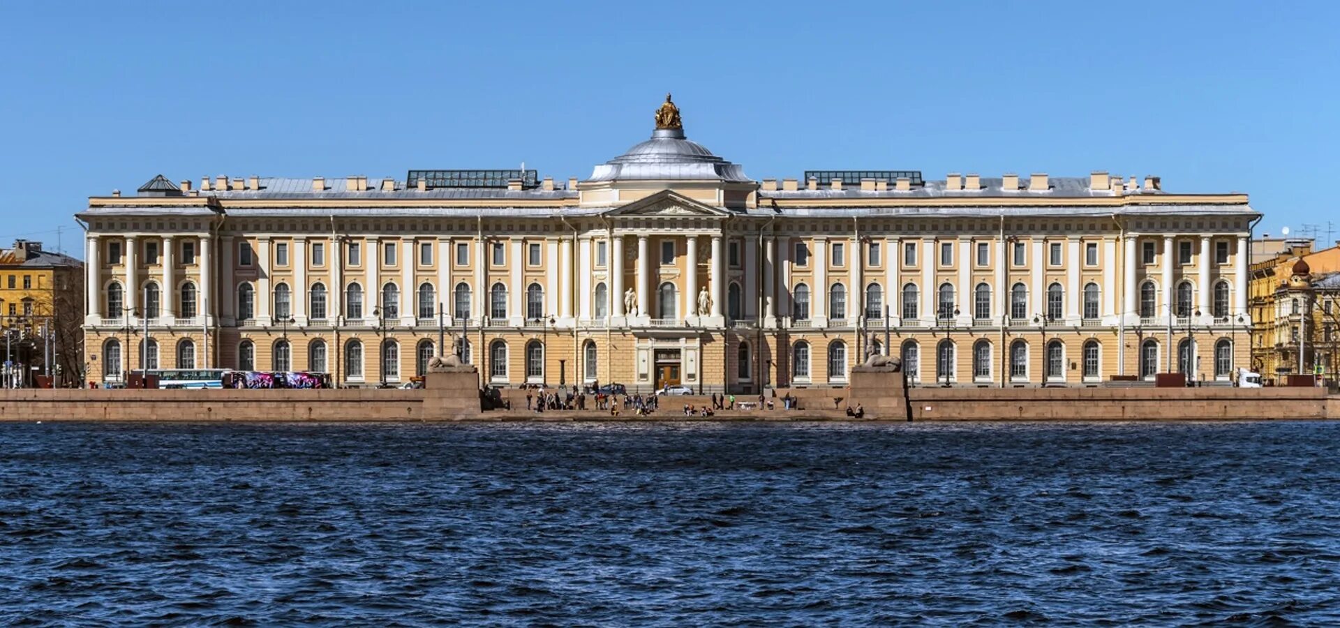 Петербург академия художеств институт репина. Санкт-петербургская академия художеств имени ильи репина. Академия художеств в санкт-петербурге внутри. Академия изящных искусств санкт-петербург. Вуз репина.