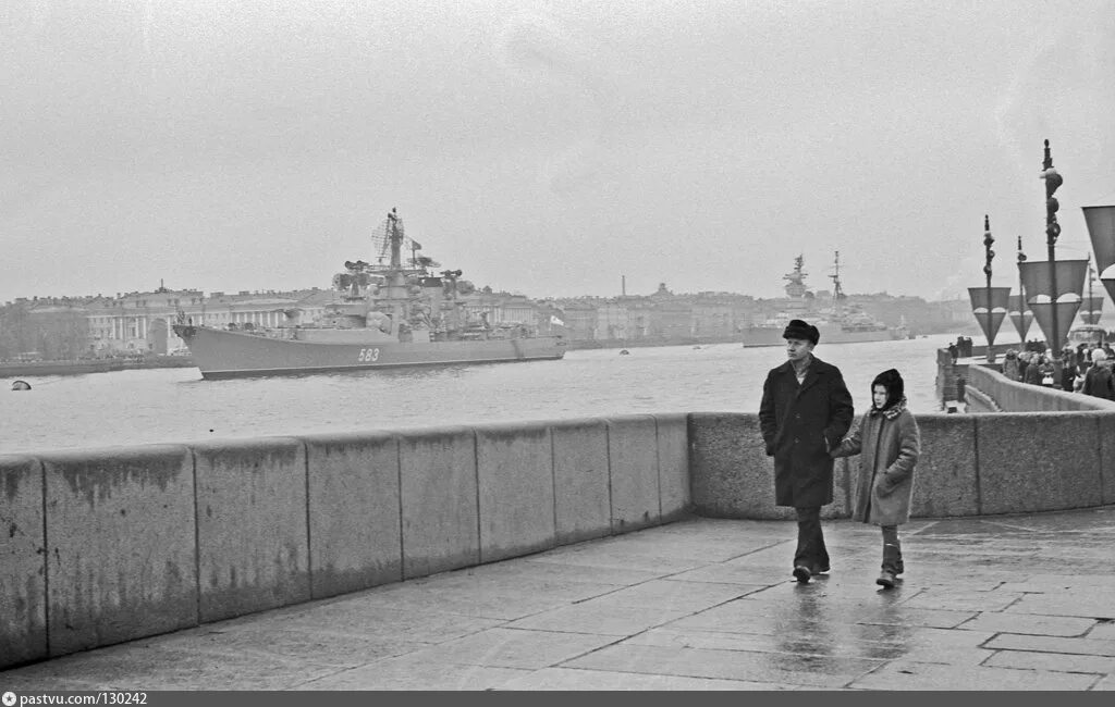 Васильевский остров ленинград. Ленинград 1957 университетская набережная. ленинград 70-х в фотографиях васильевский остров. блокада ленинграда васильевский остров.