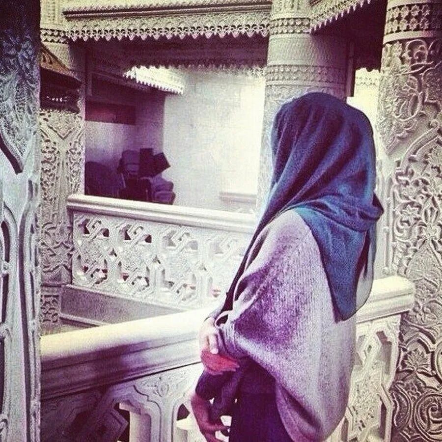 Красивые девушки в хиджабе. Девушка в хиджабе со спины. Мусульманка в платке. Девушка в платке мусульманка.